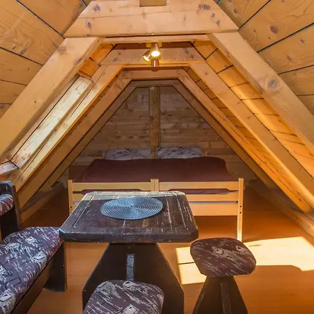 Robinzonski Smjestaj Gak - Medo Chalet