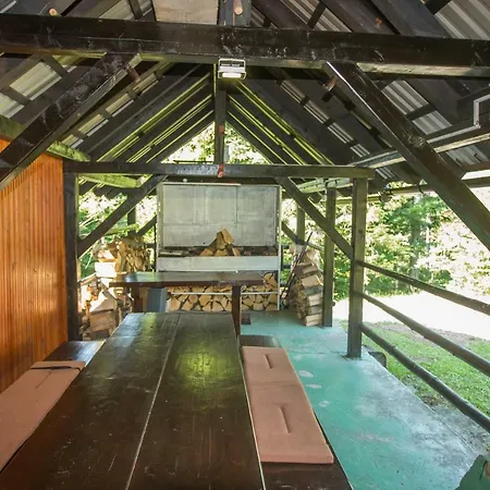 Robinzonski Smjestaj Gak - Medo Chalet Cabar