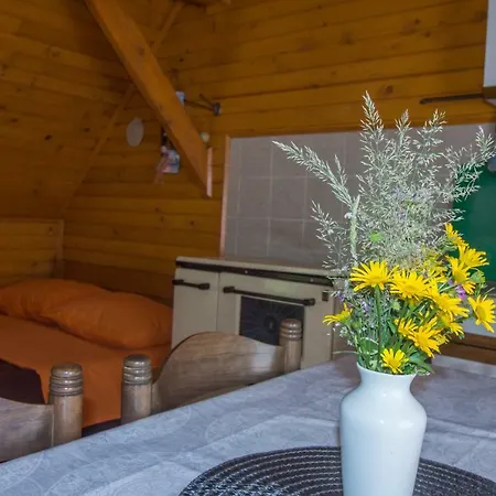 Robinzonski Smjestaj Gak - Medo Chalet Cabar