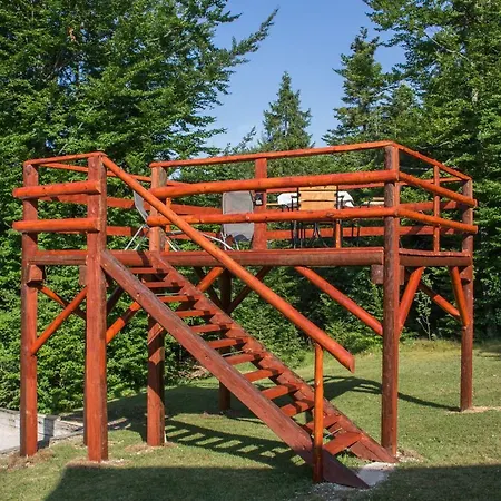 Robinzonski Smjestaj Gak - Medo Chalet *