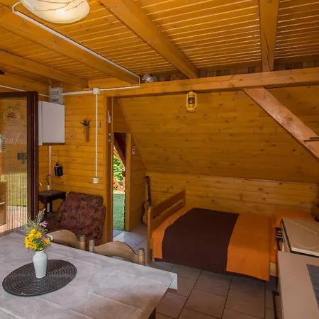 Chalet Robinzonski Smjestaj Gak - Medo *